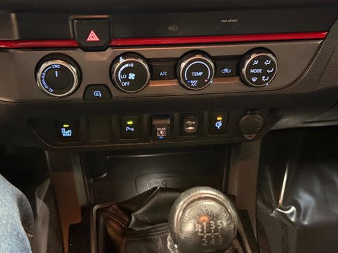 Used 2019 Toyota Tacoma TRD Sport w/ Technology Package image 14