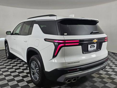 Used 2025 Chevrolet Traverse LT w/ Driver Confidence Package FWD image 5