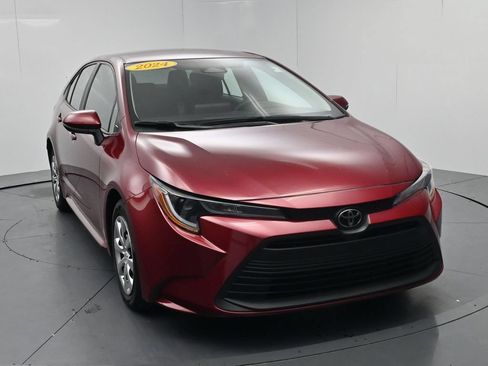 Used 2024 Toyota Corolla LE FWD image 2