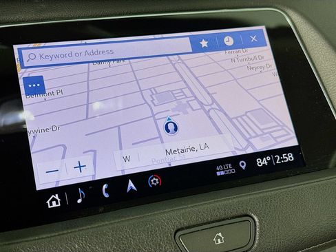 Used 2019 Cadillac XT4 Luxury w/ Cold Weather Package FWD image 13