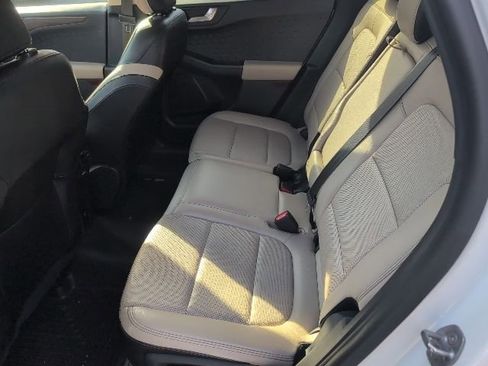 Used 2020 Ford Escape Titanium image 19