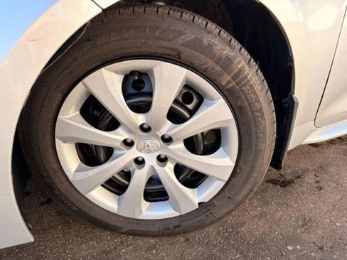 Used 2024 Toyota Corolla LE image 45