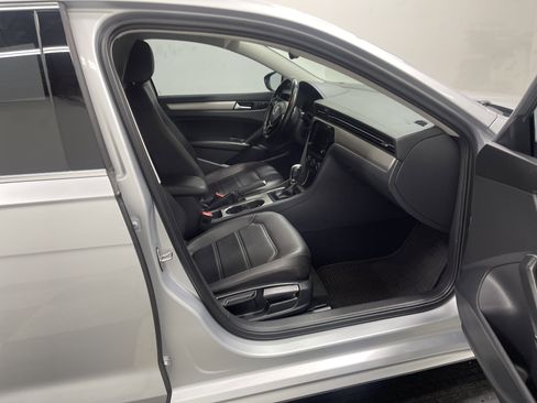 Used 2020 Volkswagen Passat 2.0T SE image 25