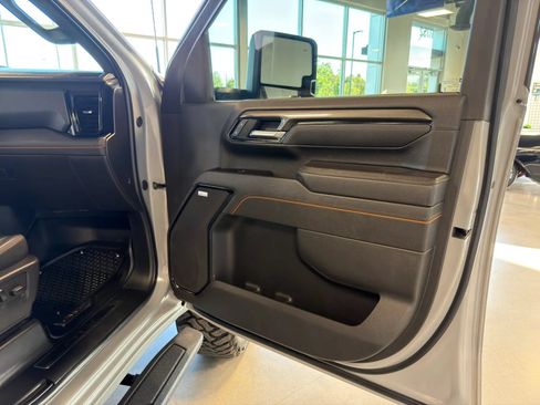 Used 2025 GMC Sierra 3500 AT4 w/ AT4 Premium Plus Package AWD/4WD image 21