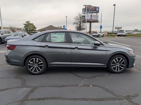 New 2026 Volkswagen Jetta SE FWD image 4