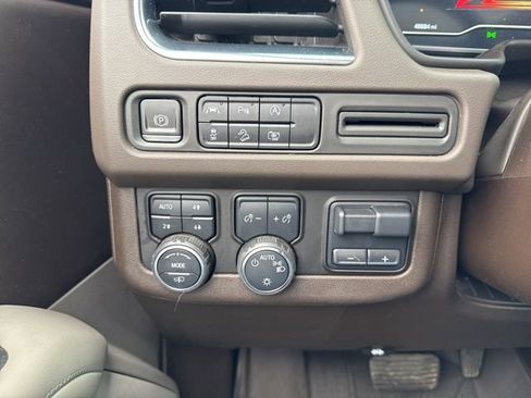 Used 2023 Chevrolet Tahoe Z71 w/ Z71 Off-Road Package AWD/4WD image 18