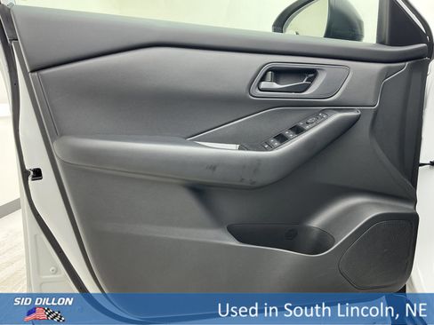 Used 2025 Nissan Rogue S image 15