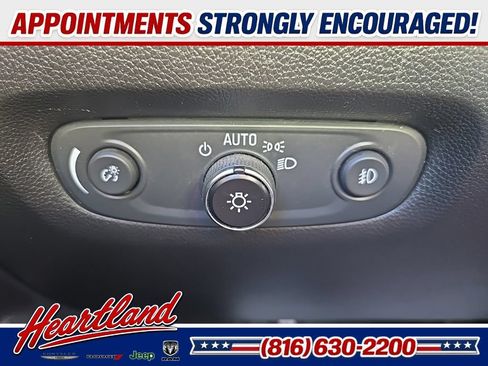 Used 2021 Chevrolet Traverse Premier AWD/4WD image 46