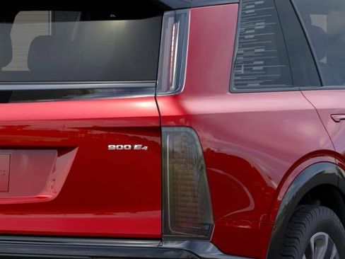New 2026 Cadillac Vistiq Sport w/ LPO, Floor Liner Package AWD/4WD image 11