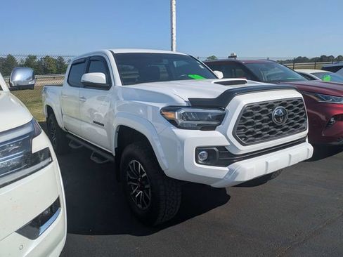 Used 2022 Toyota Tacoma TRD Sport image 2