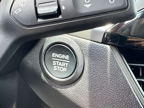 Used 2025 Ford Escape Active AWD/4WD image 19