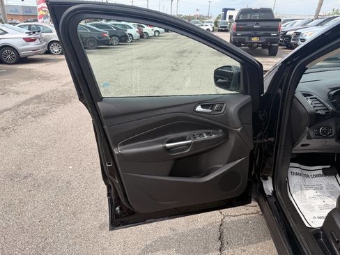 Used 2017 Ford Escape Titanium w/ Equipment Group 301A AWD/4WD image 18