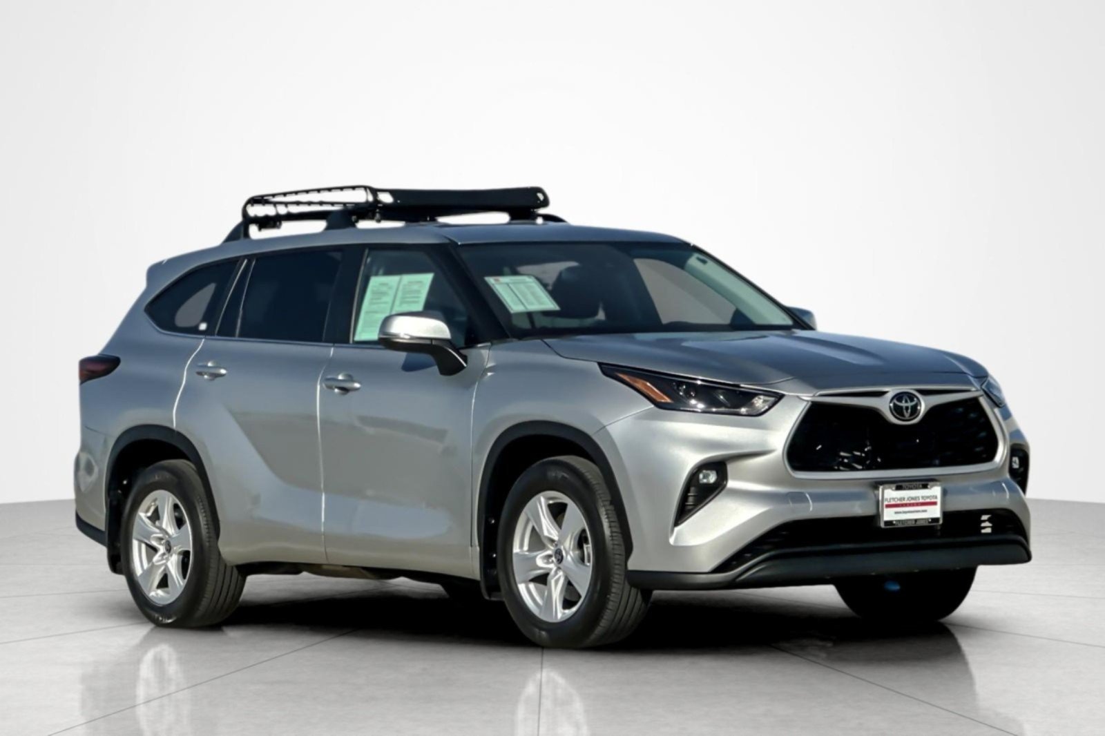 Used 2024 Toyota Highlander LE FWD image 7
