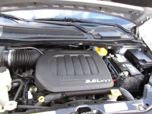 Used 2017 Dodge Grand Caravan SXT FWD image 32