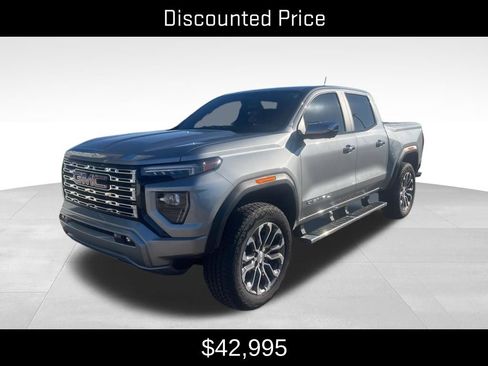 Used 2023 GMC Canyon Denali image 3