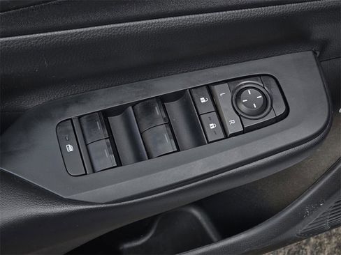 Used 2024 Toyota Prius Prime SE image 11