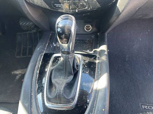 Used 2018 Nissan Rogue SV image 15