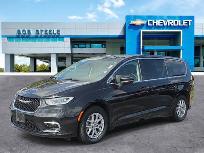 Used 2023 Chrysler Pacifica Touring-L