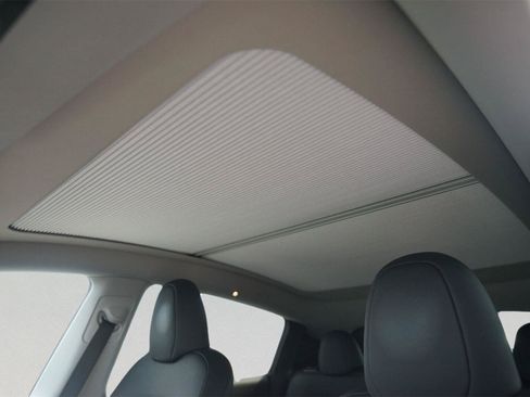 Used 2023 Tesla Model Y AWD image 11