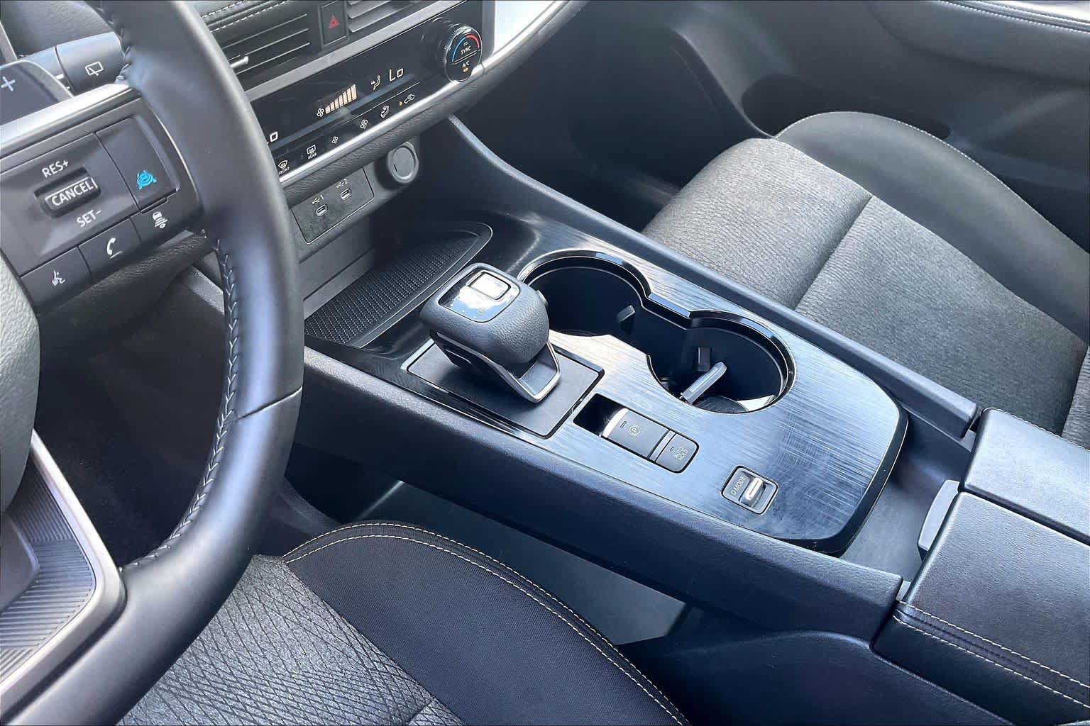 Used 2025 Nissan Rogue SV FWD image 16