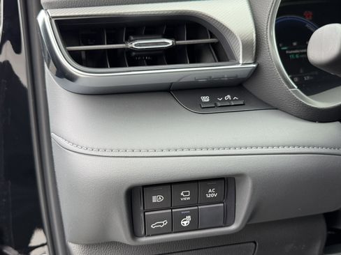 New 2026 Toyota Highlander Platinum AWD/4WD image 17