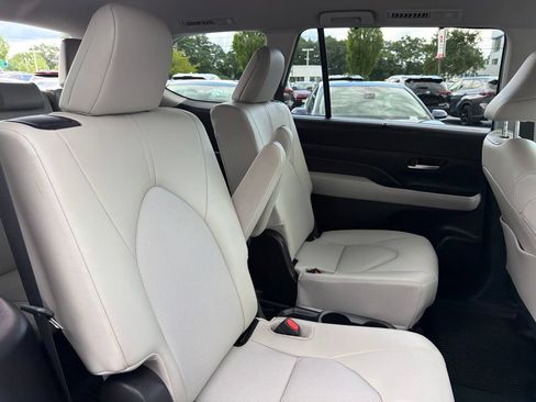 Used 2024 Toyota Grand Highlander AWD Hybrid image 13