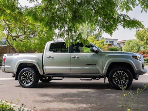 Used 2022 Toyota Tacoma TRD Sport image 4