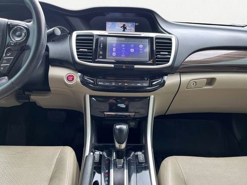 Used 2016 Honda Accord Touring image 12