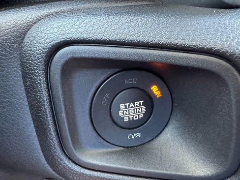 Used 2025 Jeep Wrangler Sport image 19