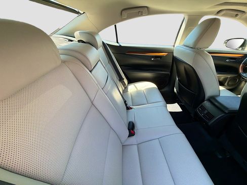 Used 2013 Lexus ES 300h w/ Luxury Pkg image 28