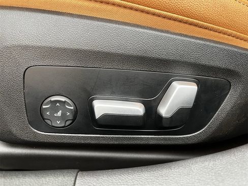 Used 2023 BMW 330i Sedan w/ Premium Package image 24