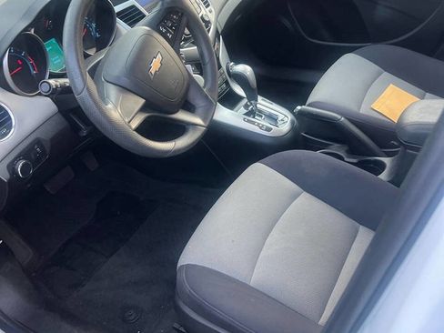 Used 2014 Chevrolet Cruze LS FWD image 10