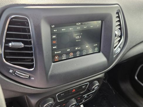 Used 2021 Jeep Compass Latitude FWD image 22