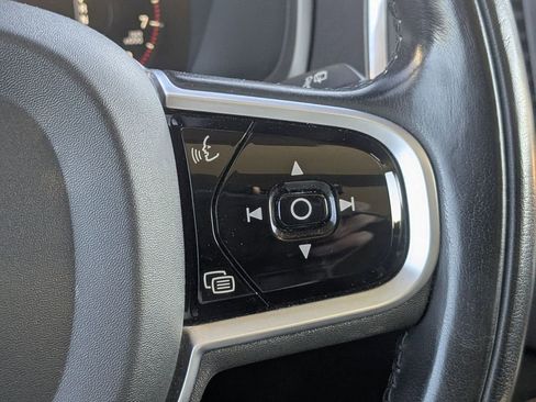 Used 2021 Volvo XC90 T6 Momentum w/ Climate Package image 19