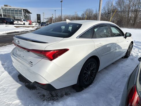 Used 2019 Toyota Avalon XSE w/ All Weather Liner Package image 5