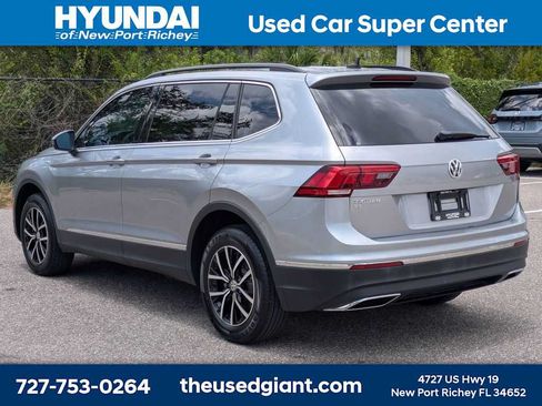 Used 2021 Volkswagen Tiguan SE w/ Panoramic Sunroof Package FWD image 3