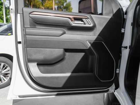 Used 2025 Chevrolet Silverado 2500 LT w/ Convenience Package image 32