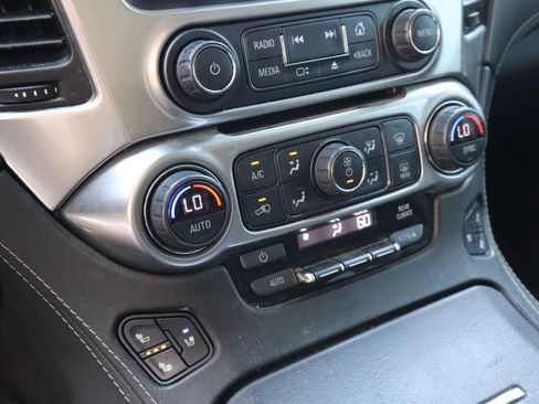 Used 2019 Chevrolet Suburban Premier AWD/4WD image 29