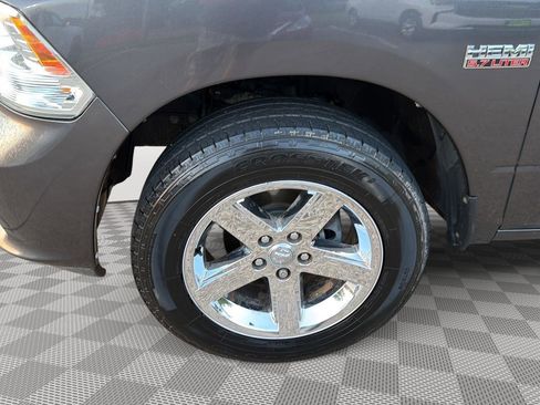 Used 2017 RAM 1500 Express image 17