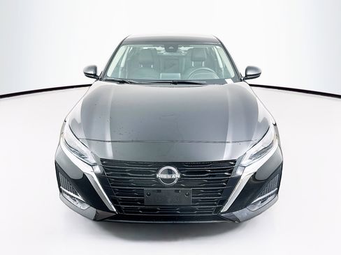 Used 2025 Nissan Altima 2.5 SV image 2