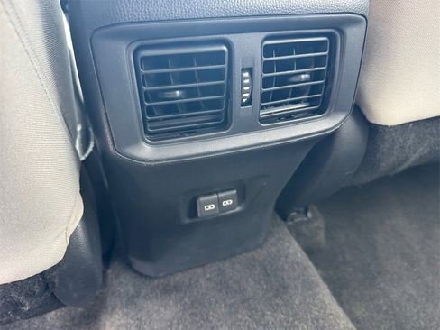 Used 2022 Toyota RAV4 XLE w/ Convenience Package image 19