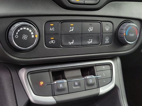 Used 2024 GMC Terrain SLE FWD image 10