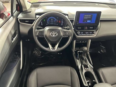 Used 2025 Toyota Corolla Cross XLE FWD image 21
