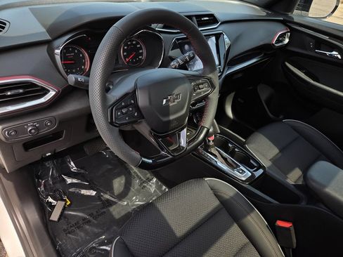 Used 2023 Chevrolet TrailBlazer RS w/ Sun and Liftgate Package FWD image 14