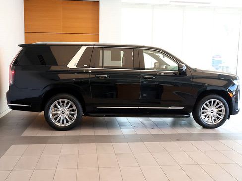 Used 2024 Cadillac Escalade ESV Premium Luxury AWD/4WD image 11