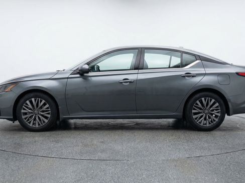 Used 2025 Nissan Altima 2.5 SV image 5