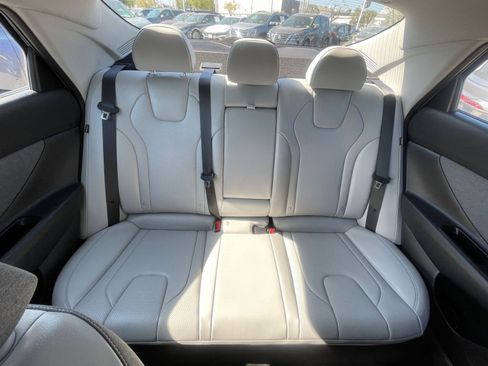 Used 2025 Hyundai Elantra Limited image 41