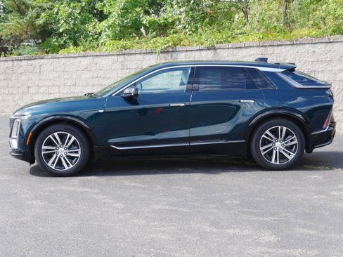 Used 2024 Cadillac Lyriq Luxury AWD/4WD image 3