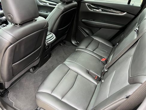 Used 2022 Cadillac XT6 Premium Luxury AWD/4WD image 17