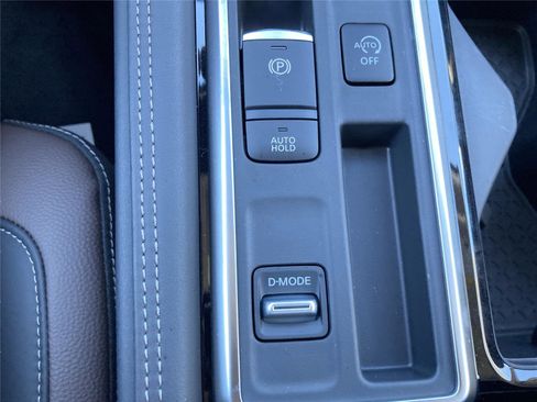 New 2026 Nissan Pathfinder Platinum image 15